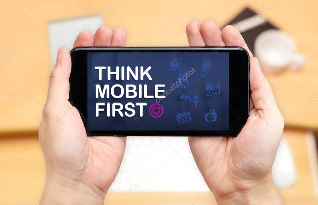 Sito web responsive visualizzato su smartphone e laptop